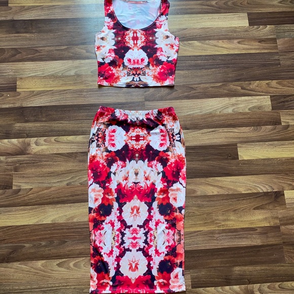 Two peice outfit! - Picture 2 of 3